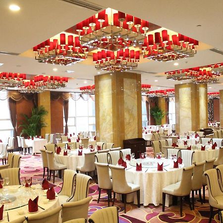 Отель Ramada Chengdu North Экстерьер фото