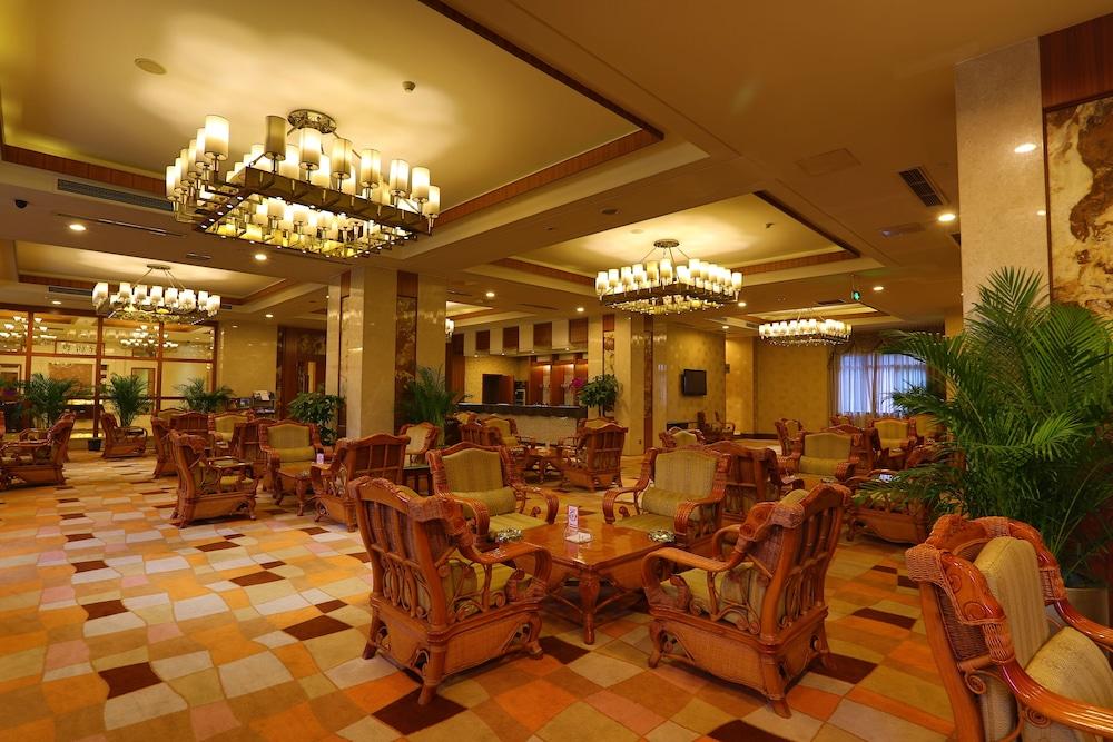 Отель Ramada Chengdu North Экстерьер фото